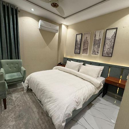 Shelton Boulevard Hotel Лахор Екстериор снимка