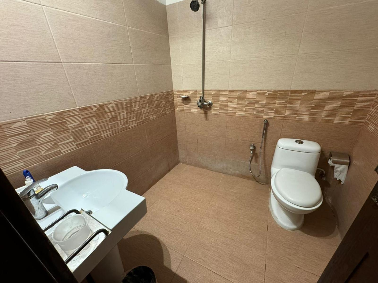 Shelton Boulevard Hotel Лахор Екстериор снимка