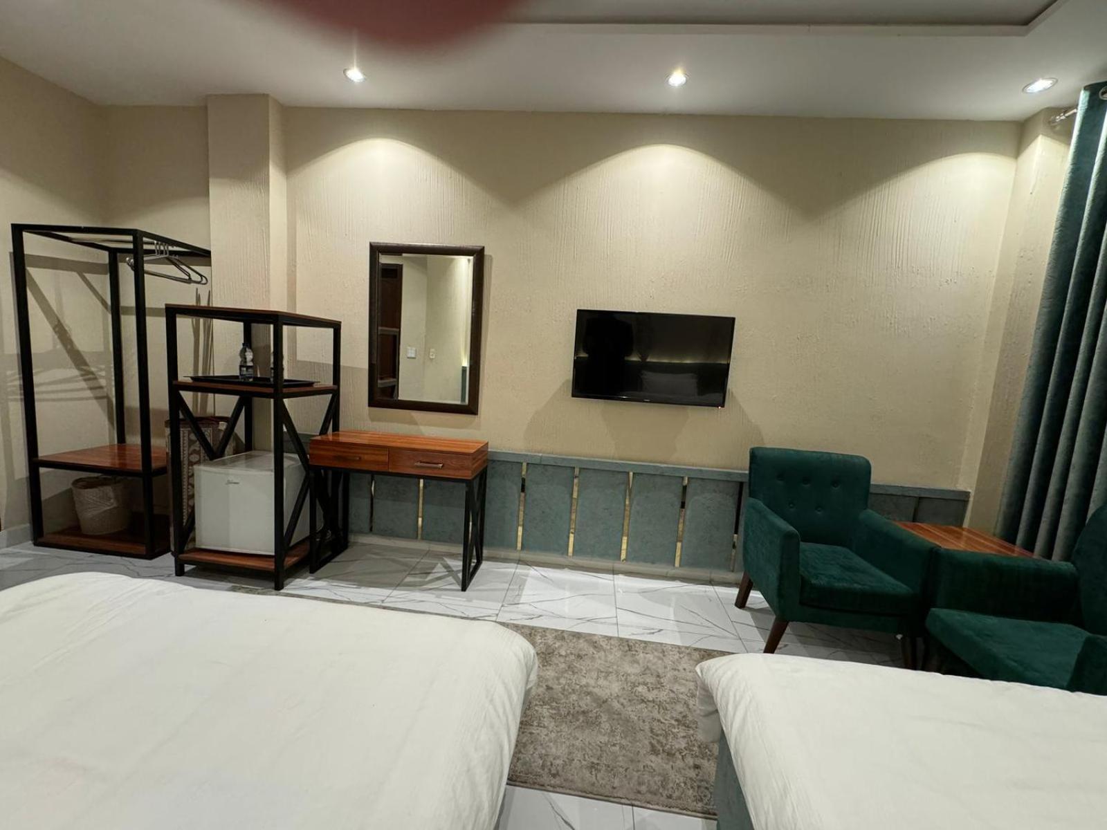 Shelton Boulevard Hotel Лахор Екстериор снимка